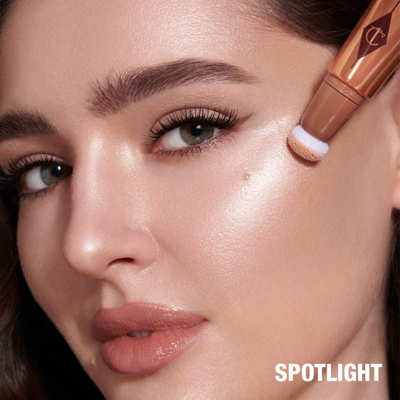 Charlotte Tilbury  Beauty Highlighter Wand 22
