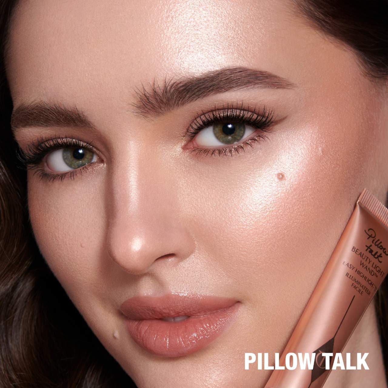 Charlotte Tilbury  Beauty Highlighter Wand 6